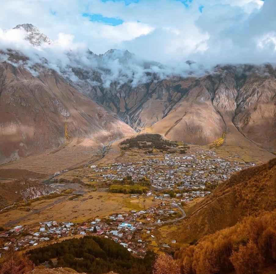 Hotel Axien Kazbegi エクステリア 写真