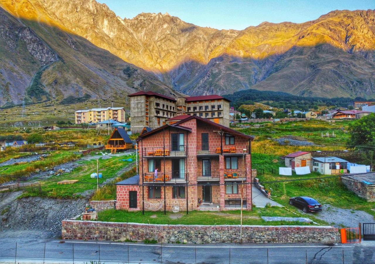 Hotel Axien Kazbegi エクステリア 写真