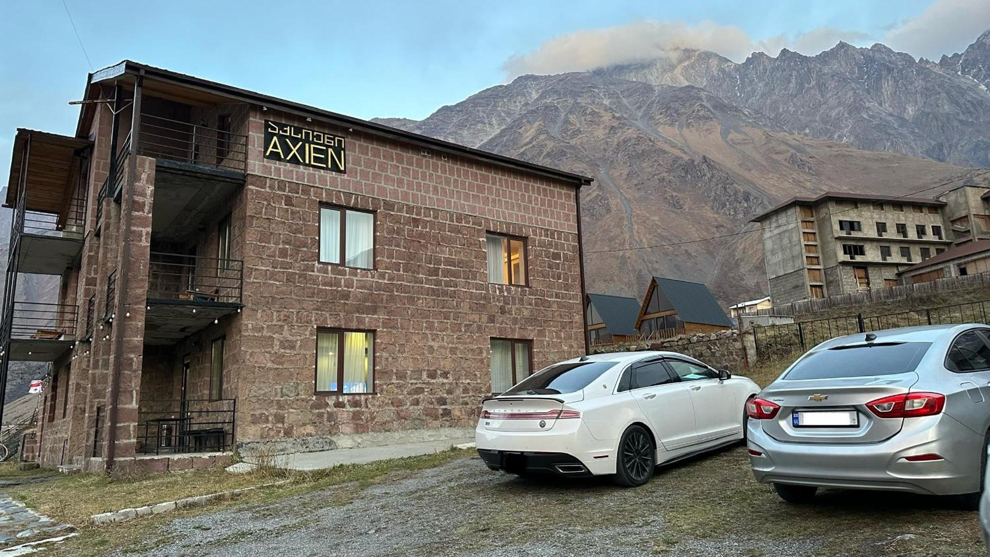 Hotel Axien Kazbegi エクステリア 写真