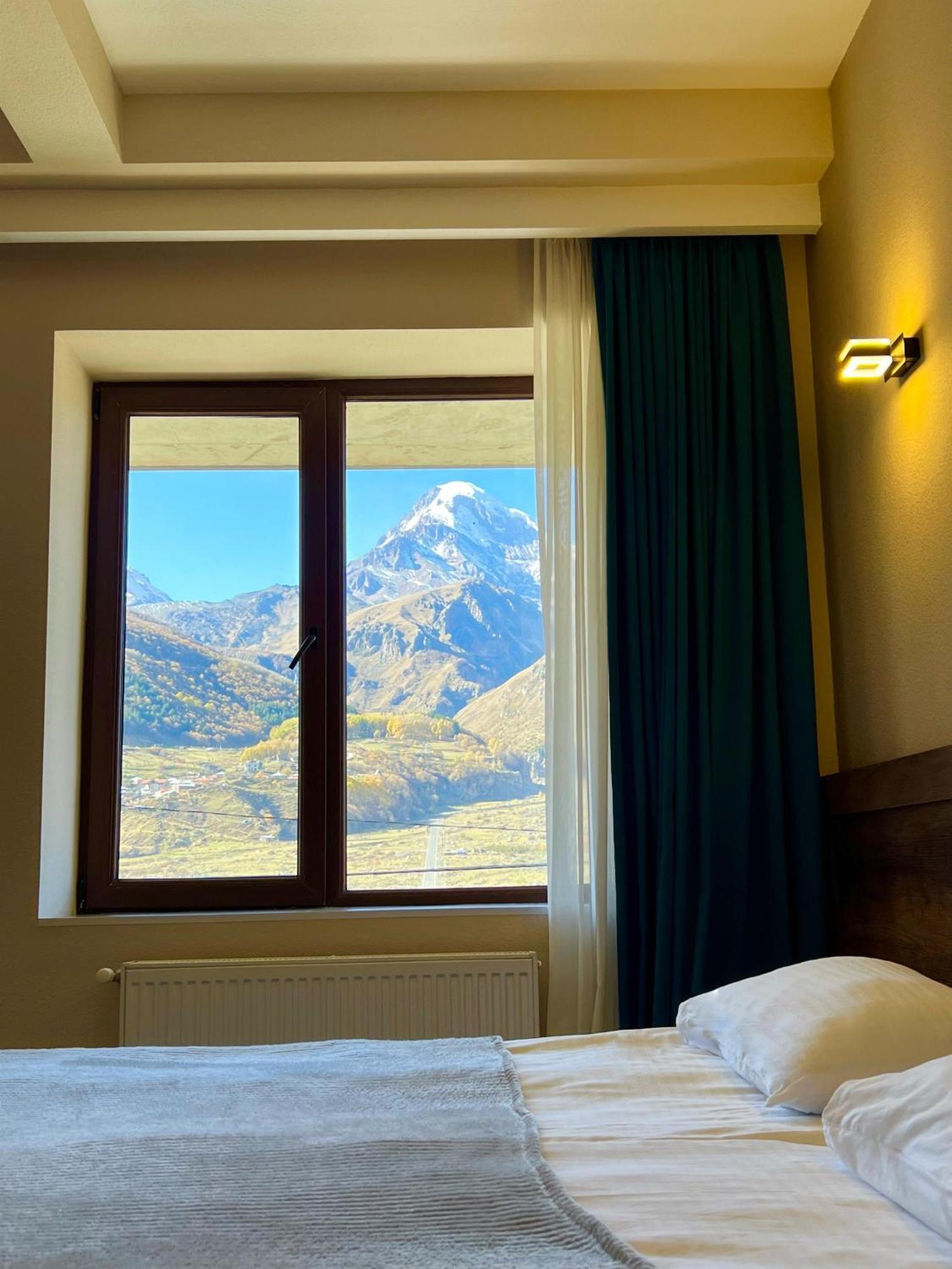 Hotel Axien Kazbegi エクステリア 写真