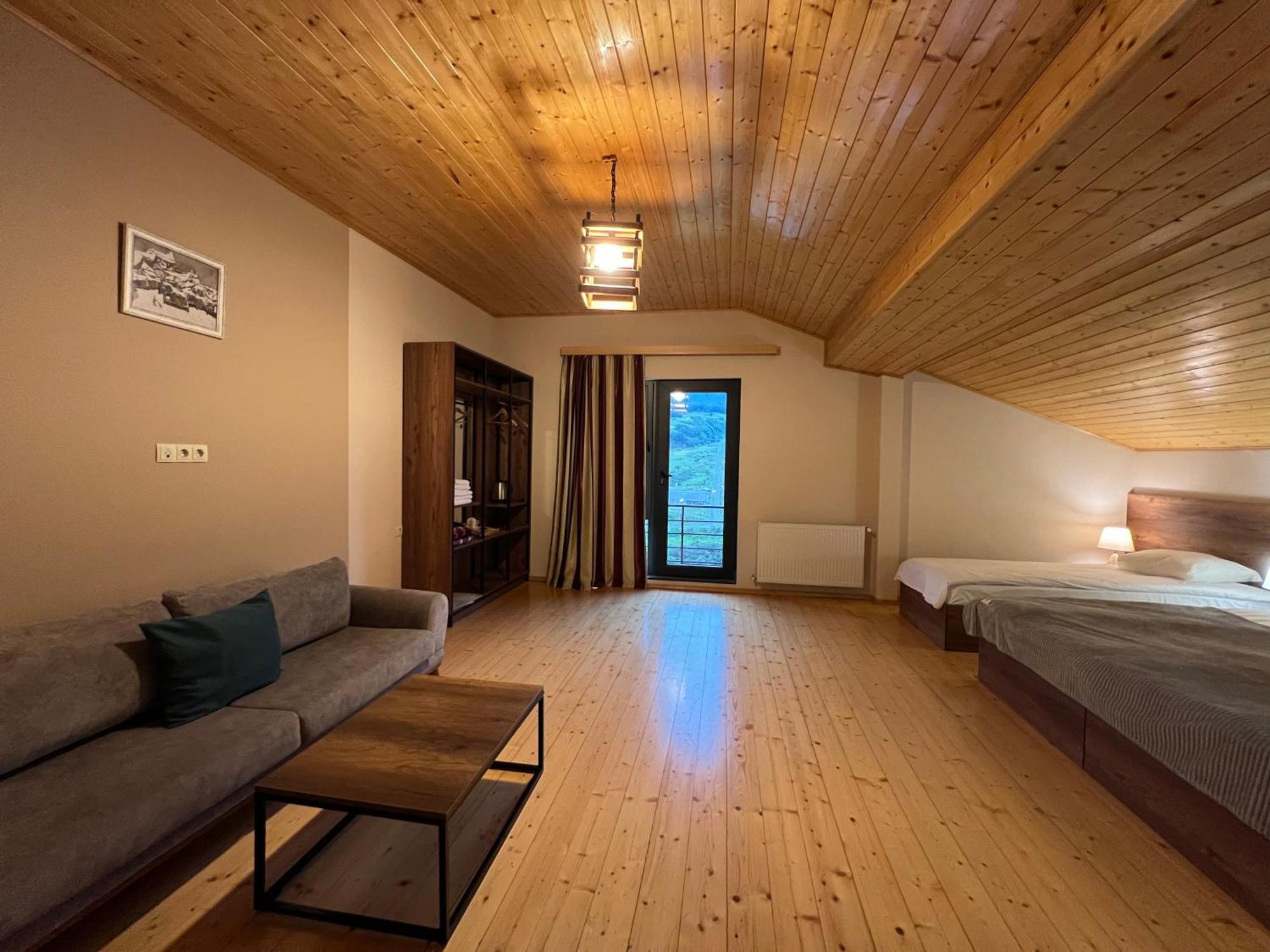 Hotel Axien Kazbegi エクステリア 写真