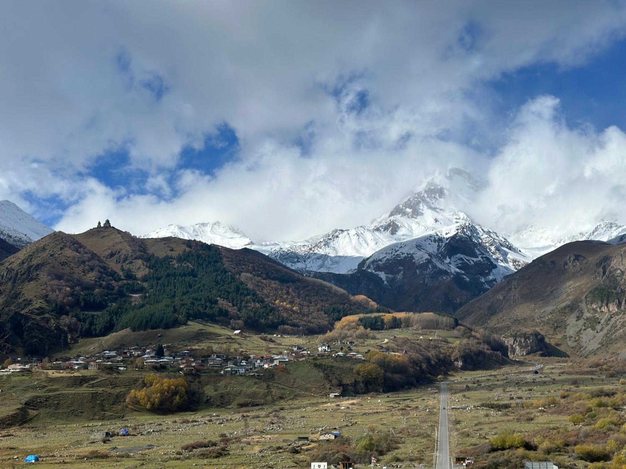 Hotel Axien Kazbegi エクステリア 写真
